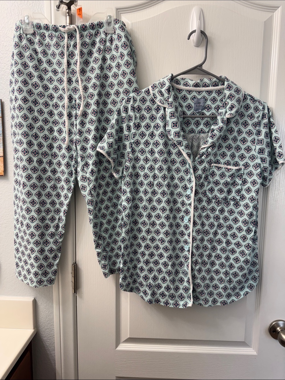 Jane and Bleecker Mint Green Printed Pajama Set